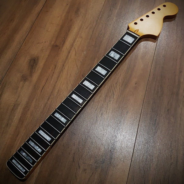 Manche  Stratocaster® vintage CBS Binding   ref strcbs10
