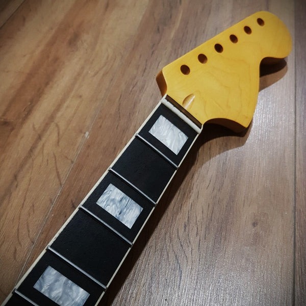 Manche  Stratocaster® vintage CBS Binding   ref strcbs11
